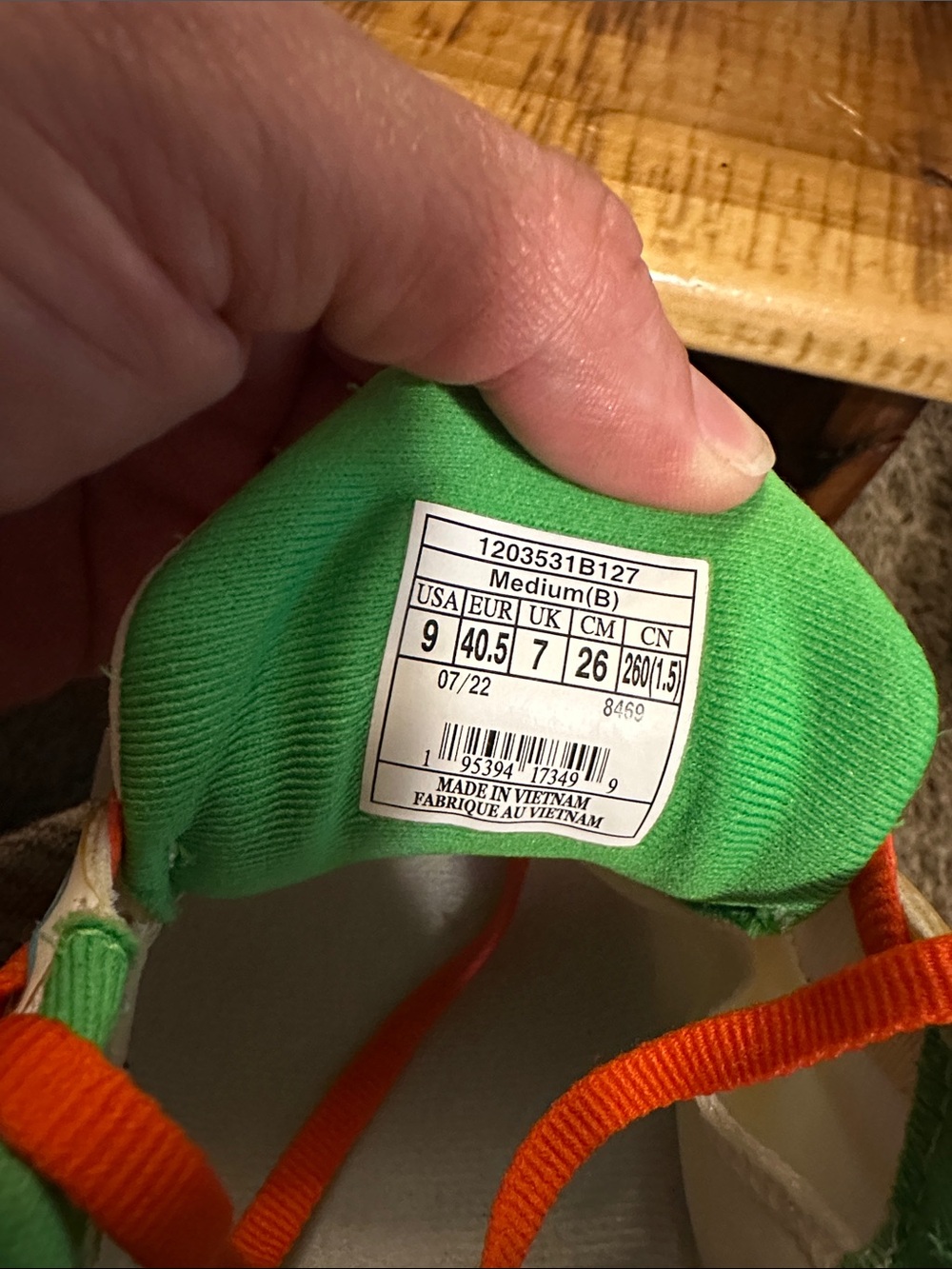 Brooks womens White Sneakers with Green Lining and Orange Laces - Picture 5 of 5